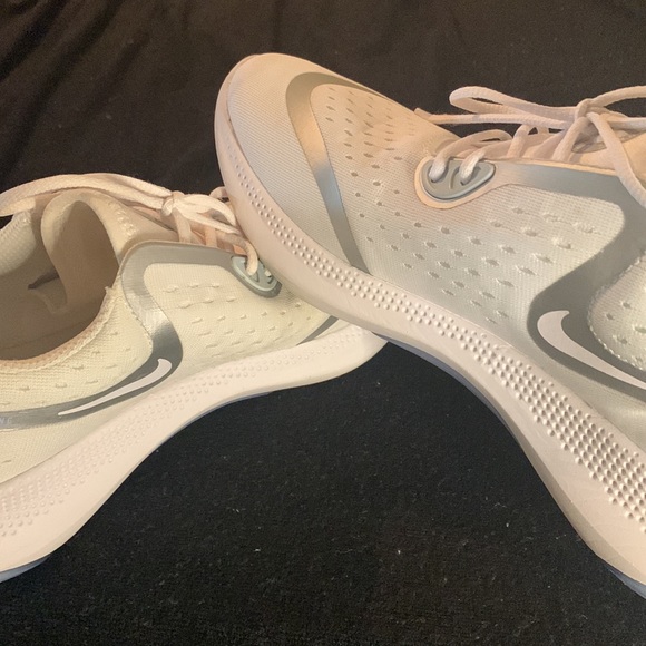 ⭐️WOMEN NIKE JOYRIDE RUNNERS SHOES ⭐️ - Picture 16 of 16